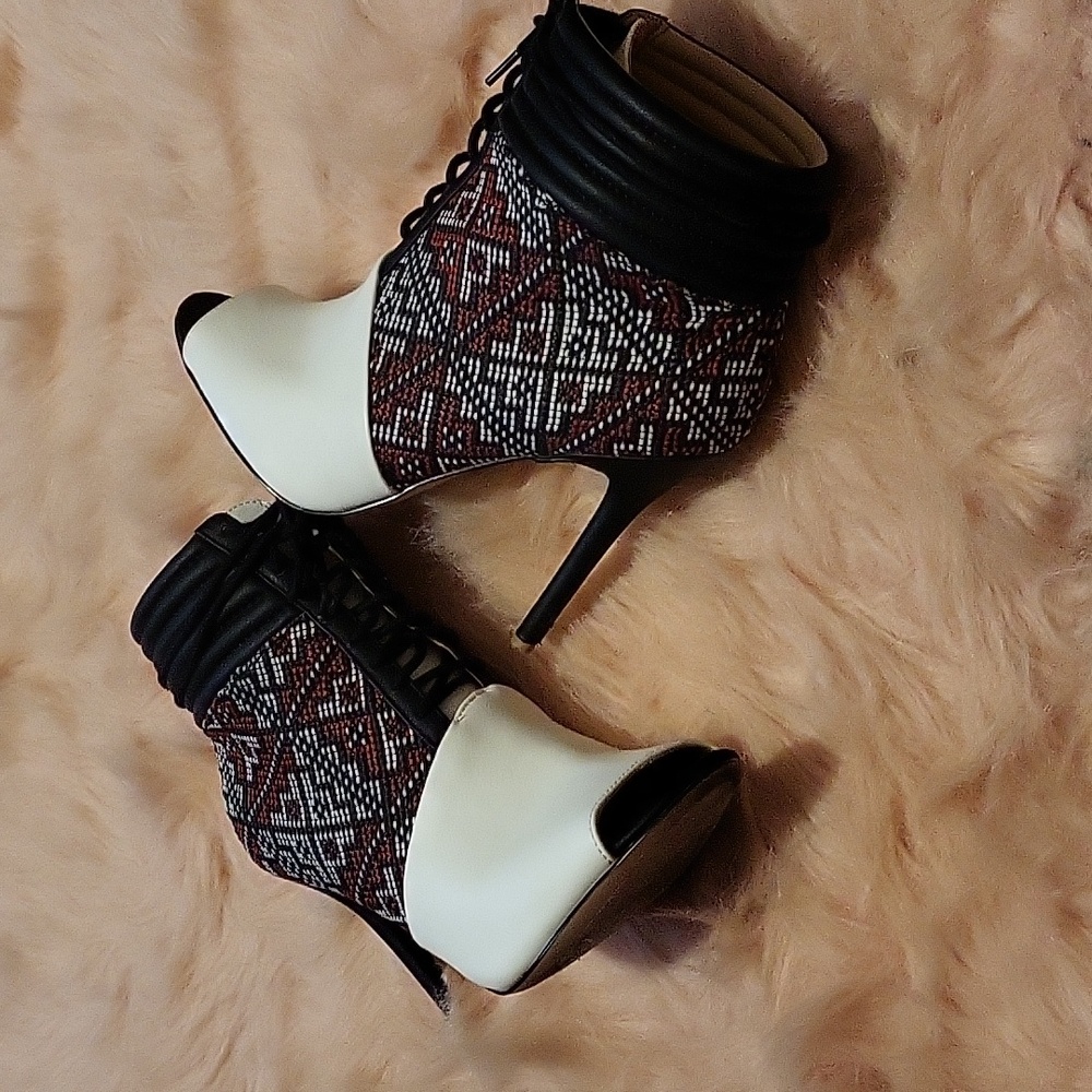 Bootie Peep Toe Unique Pattern - Picture 4 of 6